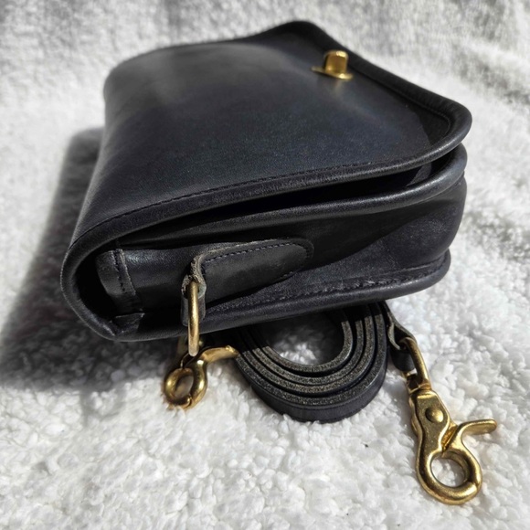 1990 Coach Dark Navy Crossbody Bag 
 stamp error “beanbag” 
Costa Rica made! - Picture 8 of 10